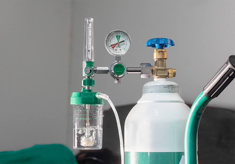 酸素ボンベ